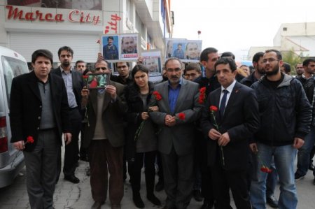 Gazetecileri anma programı ağlattı