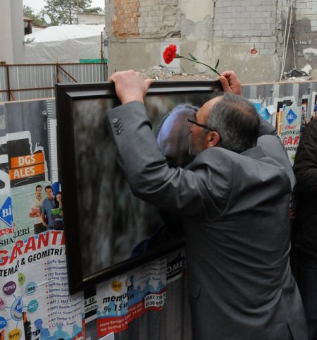 Gazetecileri anma programı ağlattı