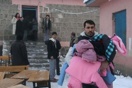 Gazetecilerin Köy Okulu Yardım Seferberliğinde Yardım Yağdı