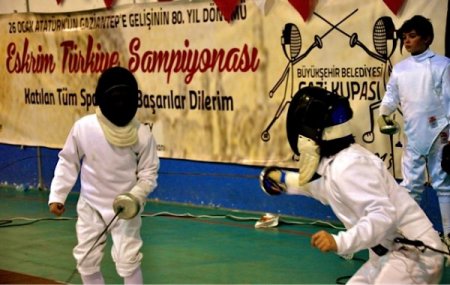 Gazi Kupası’na eskrim, karate ve tekvando turnuvası damgasını vurdu