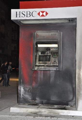 Gazi Mahallesi'nde Atm Kundaklandı