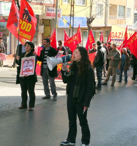 Gazi olaylarında ölenler anılıyor