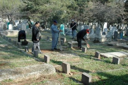 Gaziantep Büyükşehir Belediyesi Mezarlık Ziyaretleri İçin Hazırlıklarını Tamamladı