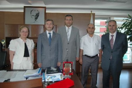 Gaziantep İl Milli Eğitim Müdürü Serin'den Şahinbey Belediye Başkanı Tahmazoğlu'na Teşekkür Plaketi