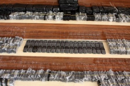 Gaziantep polisi gümrük kaçağı 925 cep telefonu ele geçirdi