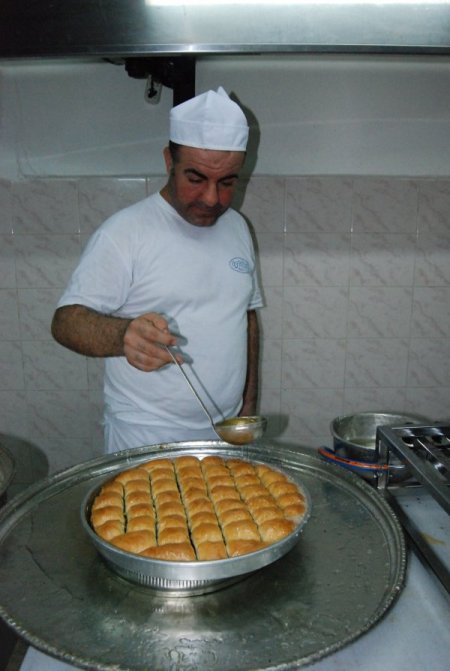Gaziantepli Baklavacılar Siparişleri Yetiştirebilmek İçin 24 Saat Çalışıyor