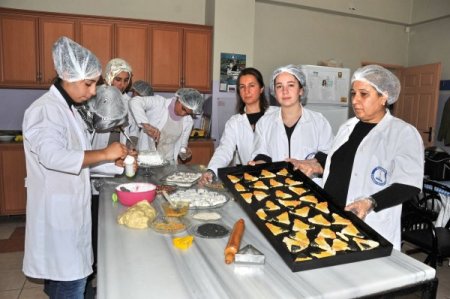 Gaziantepli ev hanımlarından pasta-bisküvi kursuna yoğun ilgi