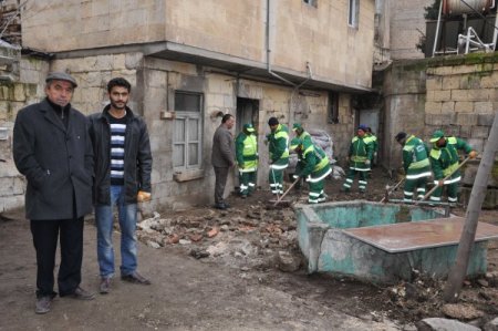Gaziantepli hayırsever, yeni evlenen Suriyeli çifte evini tahsis etti
