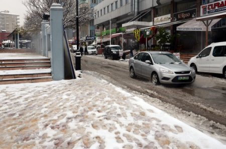 Gaziantepliler güne karla uyandı