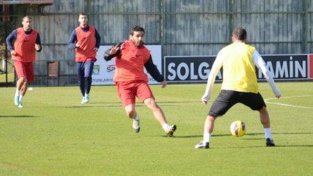 Gaziantepspor'da paralarını alan futbolcular antrenmana çıktı