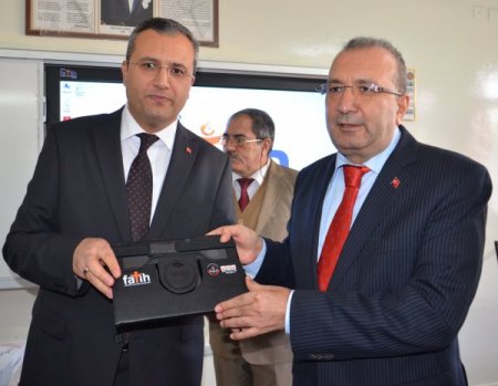 Gaziantep’te 689 tablet, öğrencilere dağıtıldı
