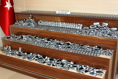 Gaziantep'te bin 813 gümrük kaçağı cep telefonu ele geçirildi