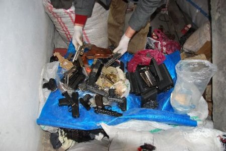 Gaziantep'te Kuru Sıkı Tabancaları Gerçeğine Çeviren Bir Kişi Yakalandı
