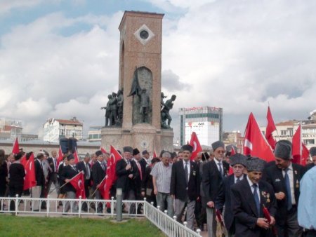 Gaziler Günü Taksim'de kutlandı