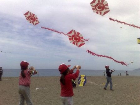 Gazipaşa'da Gökyüzü Uçurtmalarla Renklendi
