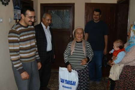 Gazipaşa'da Gönüllüler 40 Aileye Bayram Sevinci Yaşattı