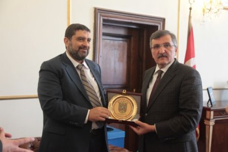 Gazze Belediye Başkanı: İsrail kan kusuyor