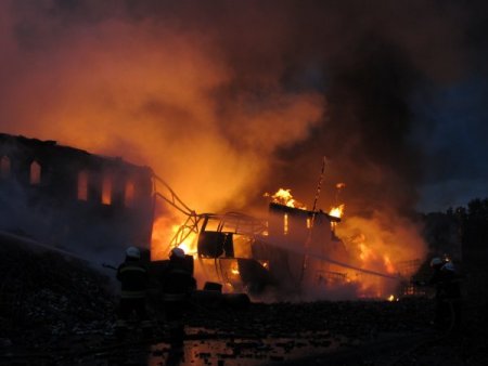 Gebze'de, Kozmetik Fabrikası Yangını