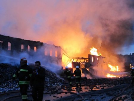 Gebze'de, Kozmetik Fabrikası Yangını
