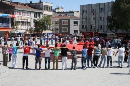 Gebze'de facebook üzerinden organize olan grup terörü lanetledi