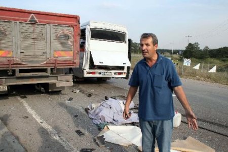 Gebze'de Kamyon İle Servis Otobüsü Çarpıştı, 1 Ölü, 1 Yaralı
