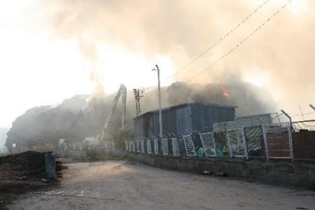 Gebze'de Tever Sunta Fabrikasında Yangın Çıktı