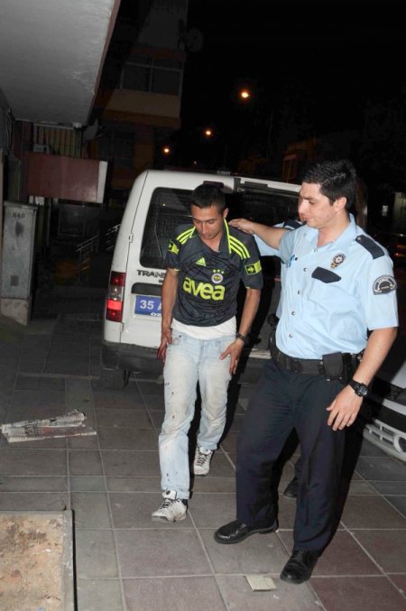 Gece Yarısı Evine Gelen Ev Sahibi, Hırsızın Bıçaklı Saldırısına Uğradı