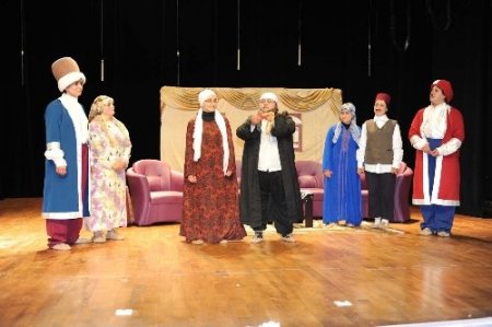 Gecekonduda oturan kadınlar tiyatro sahneledi