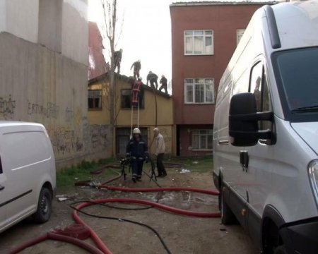 Gecekonduyu 'Güneş' Yaktı