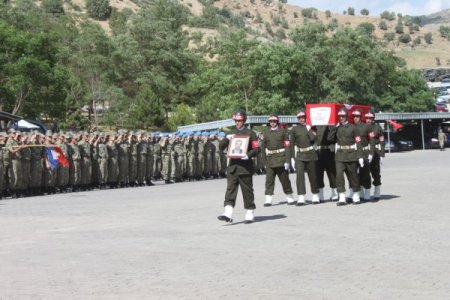 Geçici Köy Korucusu Güngen İçin Jandarma Alay Komutanlığı’nda Tören Düzenlendi