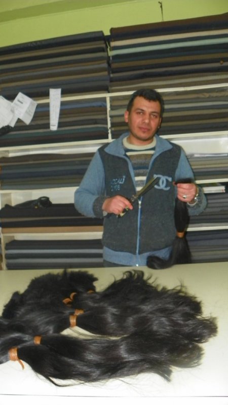 Geçim Derdine Düşen Terzi Saç Dikmeye Başladı