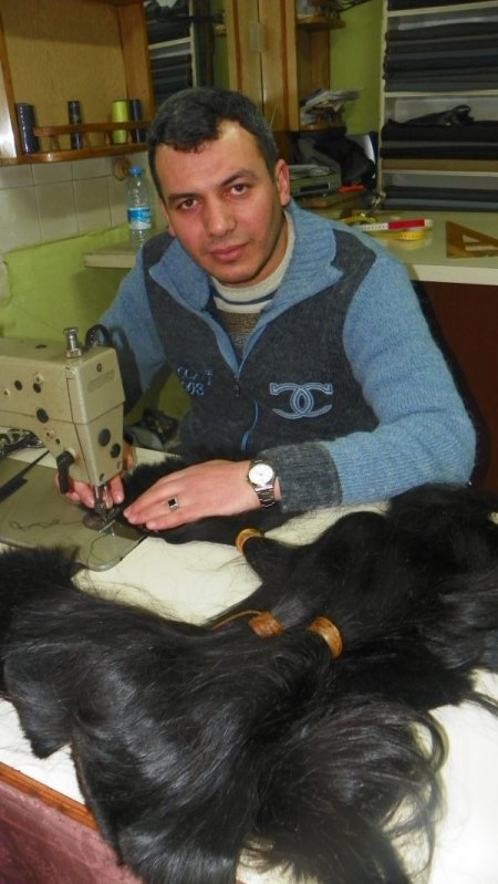 Geçim Derdine Düşen Terzi Saç Dikmeye Başladı