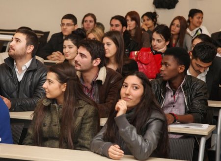 Gediz Üniversitesi'nde bir prens de okuyor