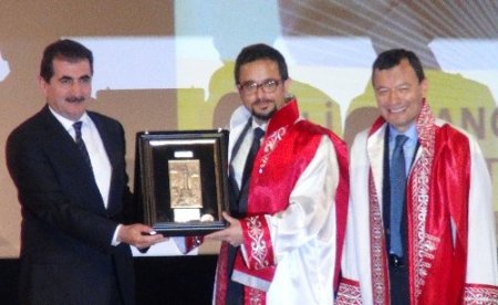 Gediz Üniversitesi’nden Ali Sabancı’ya fahri doktora