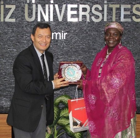 Gediz Üniversitesi'ne Nijeryalı bakan sürprizi