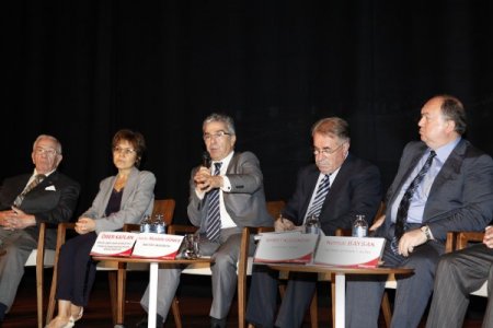 Gediz’in 52 ülkeden öğrencileri, 16 ülkenin konsoloslarıyla buluştu