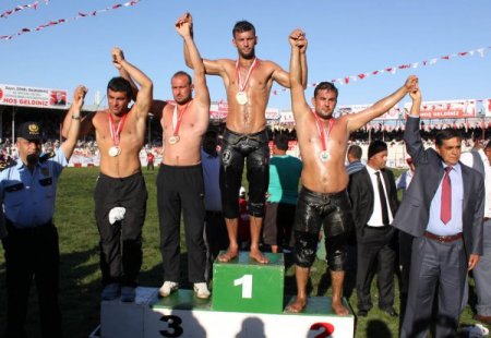 Geleceğin başpehlivanı Hasan Borucu