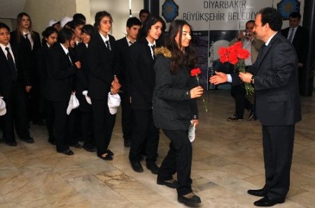 Geleceğin turizmcileri kenti gezdi