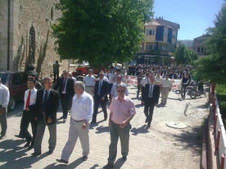 Gelendost'ta Atatürk'ü Anma Gençlik Ve Halk Yürüyüşü