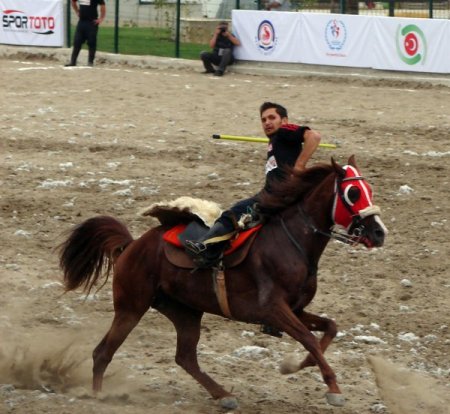 Geleneksel Sporlar Festivali Denizli’de ciritle başladı