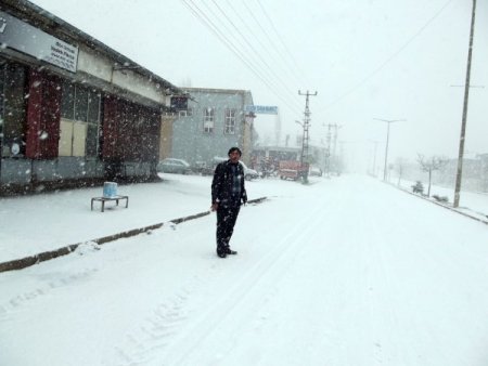 Gemerek'e mevsimin ilk karı yağdı