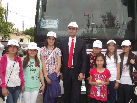 Gemerek'te başarılı öğrenciler konvoyla Çanakkale'ye uğurlandı