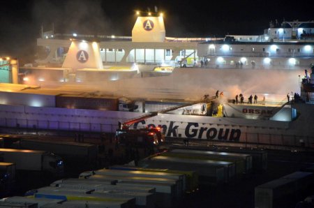 Gemideki TIR'da çıkan yangın korkuttu