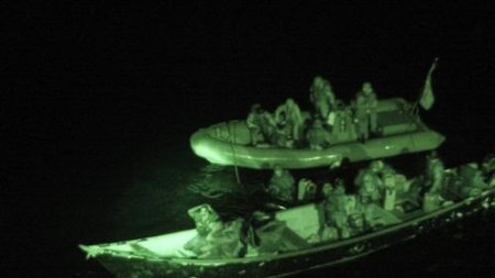 Gemlik Fırkateyni'ndeki Komandolar 7 Korsanı Etkiz Hale Getirdi