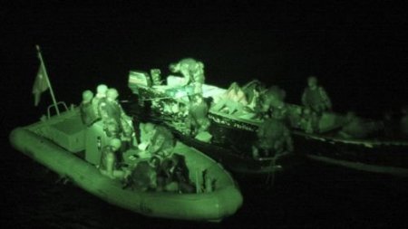 Gemlik Fırkateyni'ndeki Komandolar 7 Korsanı Etkiz Hale Getirdi