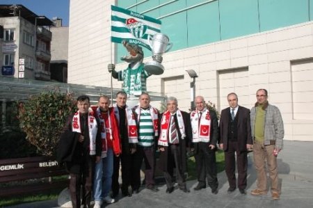 Gemlikspor Taraftarlarından 'kan Dökmeye Hayır, Kan Vermeye Evet' Kampanyası