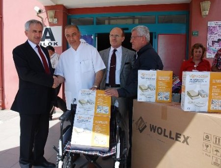 Gemlik’te mavi kapaklar tekerlekli sandalye oluyor