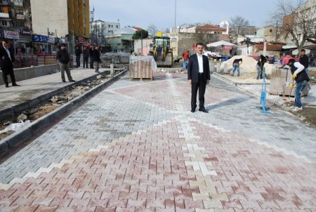 Gemlik'te şehir meydanı yenileniyor