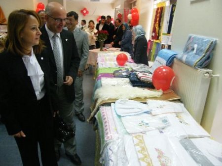 Gemsiad, Öğrenciler Yararına Kermes Düzenledi