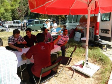 Genç Beyinler Topluluğu'ndan kan bağışı kampanyası